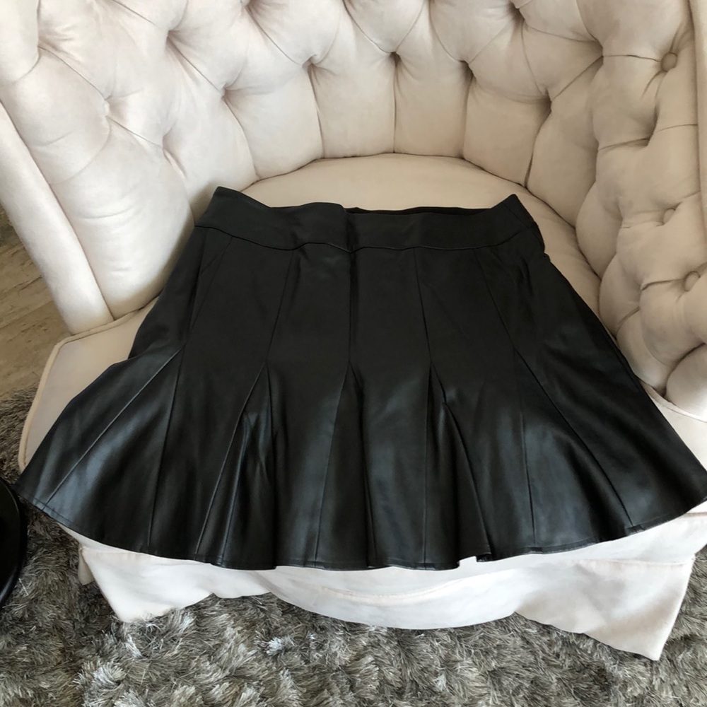 Black pleated pleather mini side zip